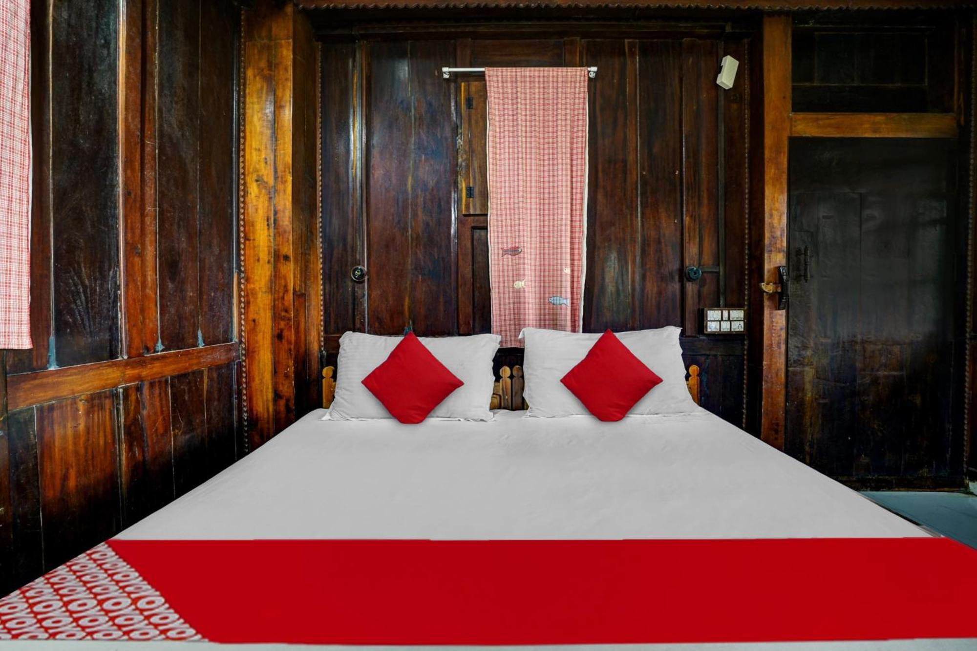 Oyo Flagship Meadow View Inn Thekkady Exterior photo