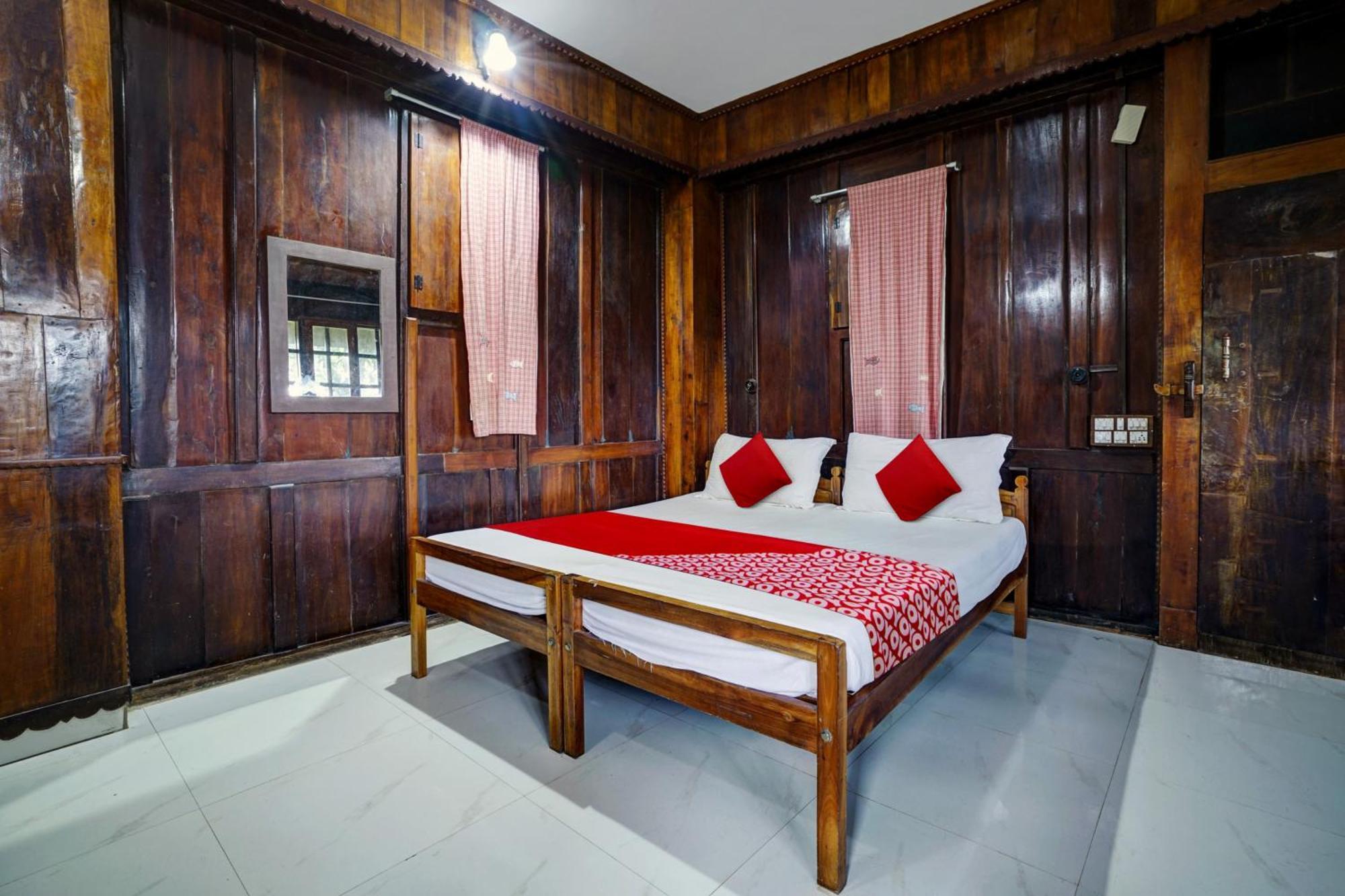Oyo Flagship Meadow View Inn Thekkady Exterior photo