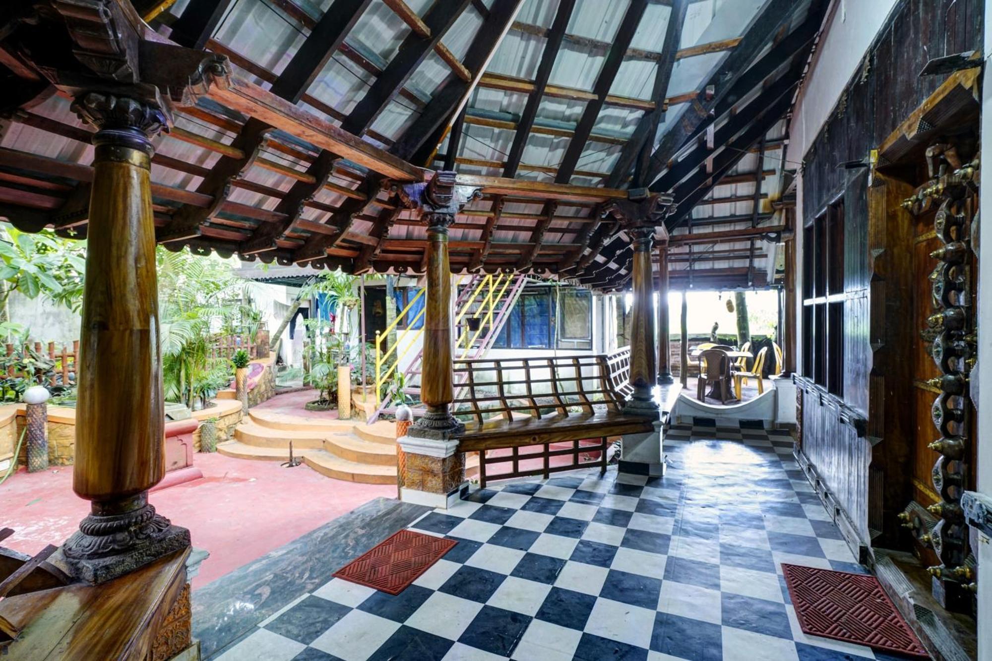 Oyo Flagship Meadow View Inn Thekkady Exterior photo